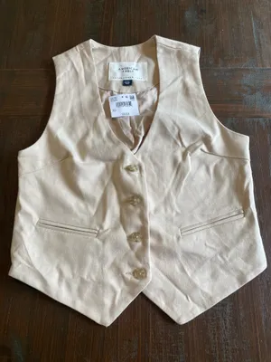 American Eagle cream vest  thumbnail 1