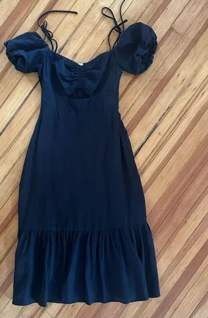 ASTR the Label Aleda Off-the Shoulder Midi Dress in Black Size S thumbnail 1