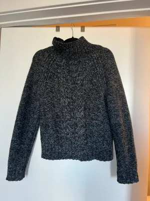 Banana Republic Sweater thumbnail 2