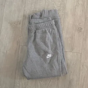 Nike Women's Grey Joggers-tracksuits thumbnail 9