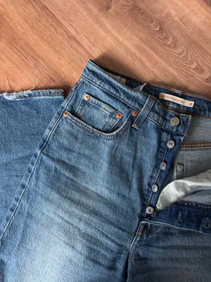 Levi’s Ribcage Straight Ankle Jeans thumbnail 4