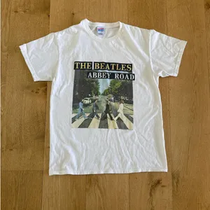 Junk Food - The Beatles Abbey Road Graphic Tee in White thumbnail 1
