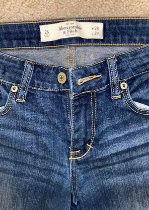Super Skinny Jeans thumbnail 4