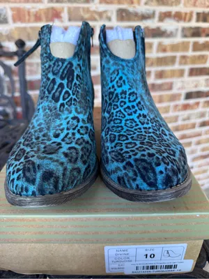 Very G Divine Leopard Print Ankle Booties Turquoise Women’s Size 10 NIB thumbnail 2