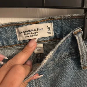 Abercrombie & Fitch 90s High Rise straight jeans thumbnail 3