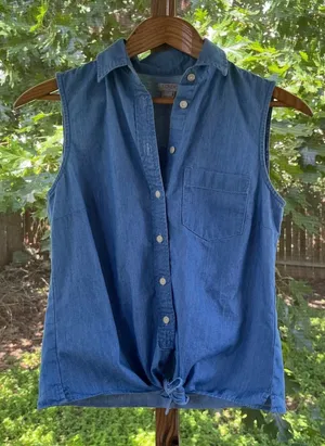 J.Crew Factory Women's Blue Denim Chambray Sleeveless Top Size 2 thumbnail 1