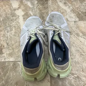 ON CLOUDFLYER 4 Womens Size 9 Running Shoes White/Pink-Yellow thumbnail 4
