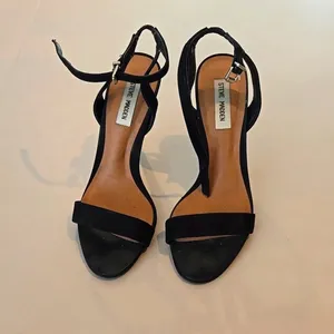 Steve Madden Stilleto Black Suede Heels With Faith Ankle Strap thumbnail 2