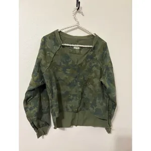 Anthropologie Pilcro Reworked Camo Sweatshirt Popover V-Neck Cropped Oversized thumbnail 5