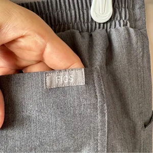Figs Women’s Yola Skinny Scrub Pants‎ in Graphite Gray Size Small thumbnail 11