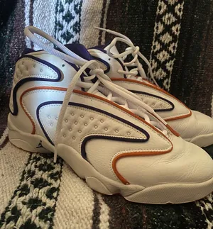 Jordan Women OG color way white and Orange thumbnail 1