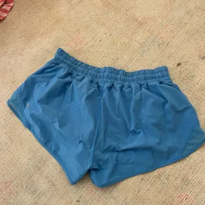 Lululemon hotty hot short 2.5 inch thumbnail 2
