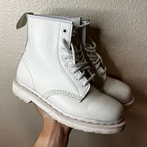 Dr. Martens white monochromatic smooth leather 1460 combat boots ladies US 8 thumbnail 1
