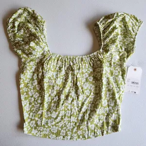 NWT BILLABONG Sage floral crop top with square neckline and elasticated waist thumbnail 1