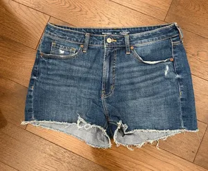 Old Navy High Rise OG Straight Cut Off Denim Shorts Size 12 - C73-013 thumbnail 1
