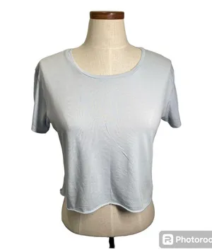 Garage • Crop top thumbnail 1