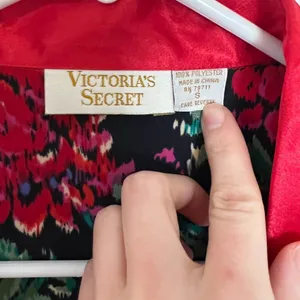 Small Vintage Victoria's Secret Gold Label Satin Pajama Set thumbnail 4