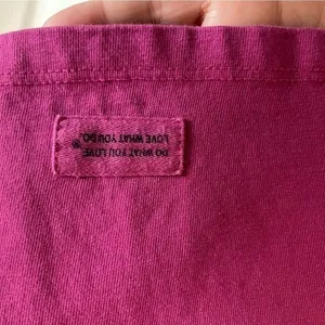 Life is Good Sewing Machine Patterned Short Sleeved Tee Dark Pink Size Small‎ thumbnail 5