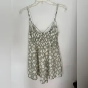 Princess Polly Green Daisy Print Romper Size 6 Smocked Back V Neck thumbnail 7