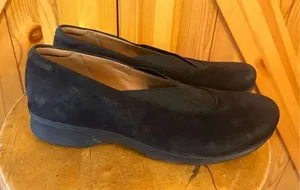 Clarks Women's Aubria Fay Slip On Size 9 Black Nubuck Shoe thumbnail 1