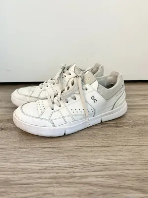 On Women's The Rodger Clubhouse Tennis Sneaker in White Size 8.5 thumbnail 3