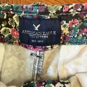 American Eagle Midi Stretch Denim Short Shorts Size 8 Floral Zip Button Cotton thumbnail 3