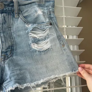 American Eagle High-Rise Shorts Denim thumbnail 4