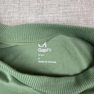 GapFit T-Shirt Womens Large Green Long Sleeve Cropped GDry Athletic Top Tagless thumbnail 2
