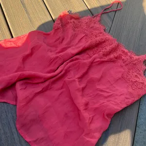 Abercrombie‎ Coral Linen Lace Trimmed Flowy Cami thumbnail 1
