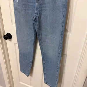 ZARA high rise mom‎ jeans size 6 light distressing thumbnail 3