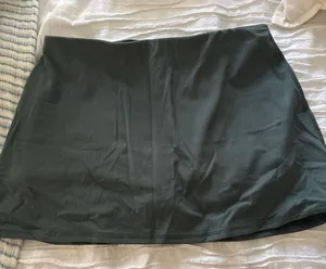 Garage Green active skort thumbnail 1