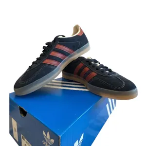 Adidas Gazelle Indoor "Legend Ink" Men's Running Sneakers Size 9 Black Red NWB thumbnail 5