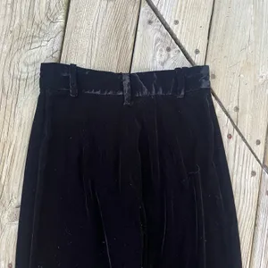 Zara Women's Black Velvet High Rise Wide Leg Pants Size S thumbnail 4
