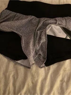 Lululemon Hotty Hot Short (Naked 4") Fractal Alpine White Black / Black Size 4 thumbnail 6