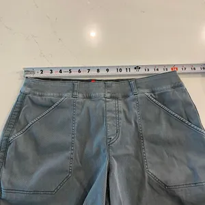 SPANX Twill Stretch Short 6" in Hazy Grey Size Large‎ thumbnail 6