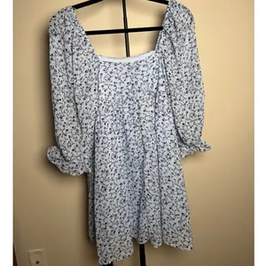 Francesca's Light Blue Floral Square Neck Puff Sleeve Mini Dress Size Medium NWT thumbnail 2