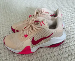 Women’s Basketball Shoes Nike thumbnail 1