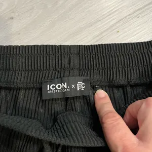 NWOT ICON Amsterdam Black women Joggers‎ thumbnail 3