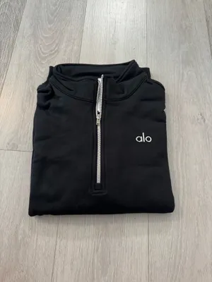 Yoga 1/4 zip up sweatshirt Medium thumbnail 4