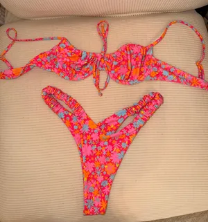 Kulani Kinis Set thumbnail 1