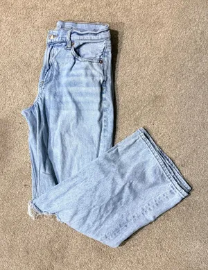 American Eagle Light Wash Distressed Stovepipe Jeans Size 2 Short thumbnail 1