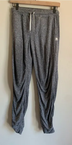 Vuori Gray Heather Women's Jogger Track Pants Size XS Bottoms Clothing Athletic thumbnail 1