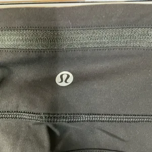 Lululemon Black Cropped Leggings‎ Size 6 thumbnail 3