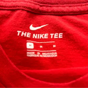 NIKE long sleeve T-shirt, unisex, medium, very nice no flaws-GO DAWGS! thumbnail 2