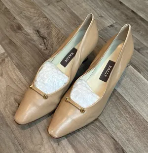 Vintage Bally retro gold detail leather heels thumbnail 1