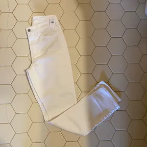 Classic White Women's Jeans Size 6 thumbnail 2