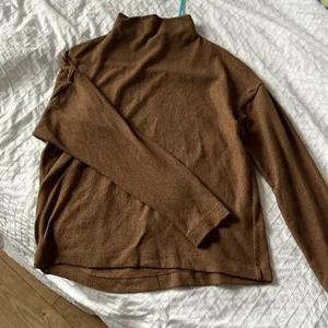 Uniqlo Mock Neck Top thumbnail 1