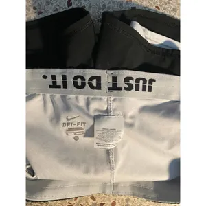 Nike X-Large Dri fit black and white shorts thumbnail 5