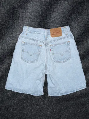 Vintage 90s Levi’s 551 Relaxed Fit Denim Mid Thigh Shorts Sz 6 / 26 USA Made EUC thumbnail 2