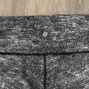 Lululemon Sz 4 Wunder Under Hi‎ Rise 7/8 Tight Workout Athletic Women’s Leggins thumbnail 5